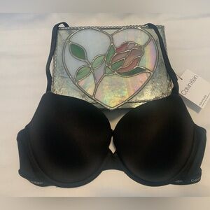NWT CALVIN KLEIN BLACK PUSH UP PLUNGE BRA IN SIZE 38C